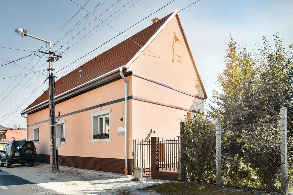 Hotel Madarlatta Vendeghaz Fertőrákos Exteriér fotografie